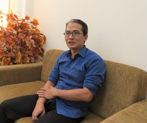 Dr Raden Bagus Fajriya Hakim saat wawancara dengan jogpaper.net di ruang kerjanya, Rabu (14/12/2016). (foto : heri purwata)