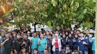Mahasiswa Sosiologi UWM saat kuliah lapangan di Taman Kakao Banjaroyo, Kulonprogo, DIY, Kamis (30/5/2024). (foto : istimewa)