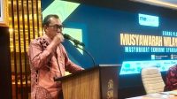 Prof Edy Suandi Hamid saat menyampaikan pidato seusai terpilih sebagai Ketua Umum MES DIY. (foto : istimewa)