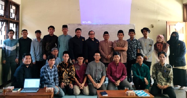 Mahasiswa Magister PAI UAD dan peserta workshop kepenulisan. (foto : istimewa)