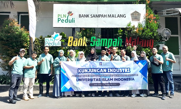 Delegasi Jurusan Teknik Industri Fakultas Teknologi Industri, Universitas Islam Indonesia (FTIUII) Yogyakarta melakukan kunjungan industri ke Bank Sampah Malang, Kota Malang, Jawa Timur, Senin (12/8/2024). (foto : istimewa)