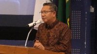 Fathul Wahid saat menyampaikan pidato pelantikan sebagai Ketua APTISI Wilayah V DIY periode 2023-2027 di Kampus Universitas Amikom Yogyakarta, Senin (5/8/2024). (foto : heri purwata)