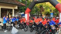 Peserta Fun Bike 'Dedikasi untuk Negeri' dilepas dari Kampus FEB UII. (foto : istimewa)