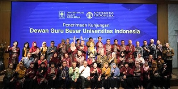 Dewan Guru Besar Universitas Indonesia dan Majelis Guru Besar Universitas Islam Indonesia saat melakukan pertemuan di Kampus UII Yogyakarta. (foto : istimewa)