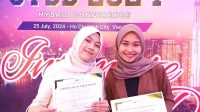 Nada Putri Fauziyah (kiri) dan Roaida Yanti seusai dinobatkan menjadi Best Student Paper di International Student Paper and Conference Green Technology and Sustainability Development (GTSD) 2024 di Ho Chi Minh City, Vietnam. (foto : istimewa)