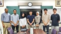 Dari kiri ke kanan: Chidiebere Mba Joshua, Cholila Tamzysi, Mita Dian Cahyani, Takahiro Nomura, Rahmatan Rahmatya Ula, Tomokazu Nakamura dan Chen Xiaoyu. (foto : istimewa)