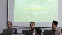 FGD Membangun Kerangka Teoritis Islam bagi Manajemen Bencana. Narasumber: M. Husnaini, Ph.D dan Dr. Mukhsin Achmad. Moderator Kurniawan Dwi Saputra M.Hum (foto: Puput SPMKB)