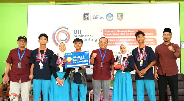 Juara 1, Tim Cyber 2 dari SMA N 2 Kota Bengkulu. (foto : istimewa)