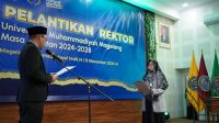 Adam Jerusalem saat melantik Lilik Andriyani sebagai Rektor di Auditorium Kampus 1 UNIMMA, Magelang, Jawa Tengah, Jumat (8/11/2024). (foto : humas UNIMMA)