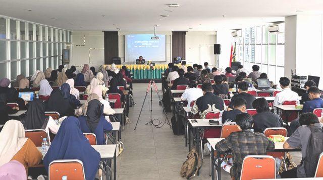 Short course Penulisan Berbasis Artificial Intelligence (AI) untuk mahasiswa FIAI UII (foto: FIAI)