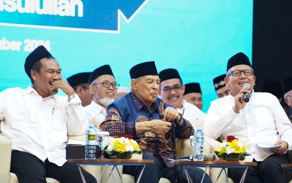 Gus Baha, Quraish Shihab, dan Rektor UII, Fathul Wahid. (foto : Humas UII)