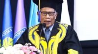 Prof Sutrisno saat menyampaikan pidato pengukuhan di Auditorium Abdul Kahar Mudzakkir Kampus Terpadu UII, Selasa (3/12/2024). (foto : Humas UII)