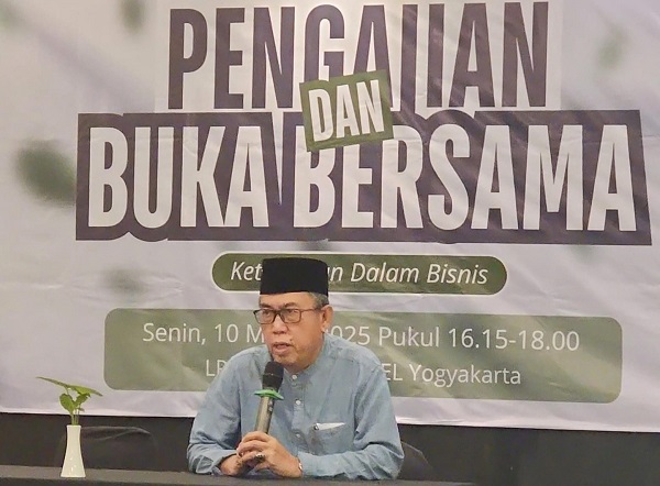 Edy Suandi Hamid saat menyampaikan sambutan di Pengajian dan Buka Puasa Bersama Pengurus MES DIY. (foto : istimewa)